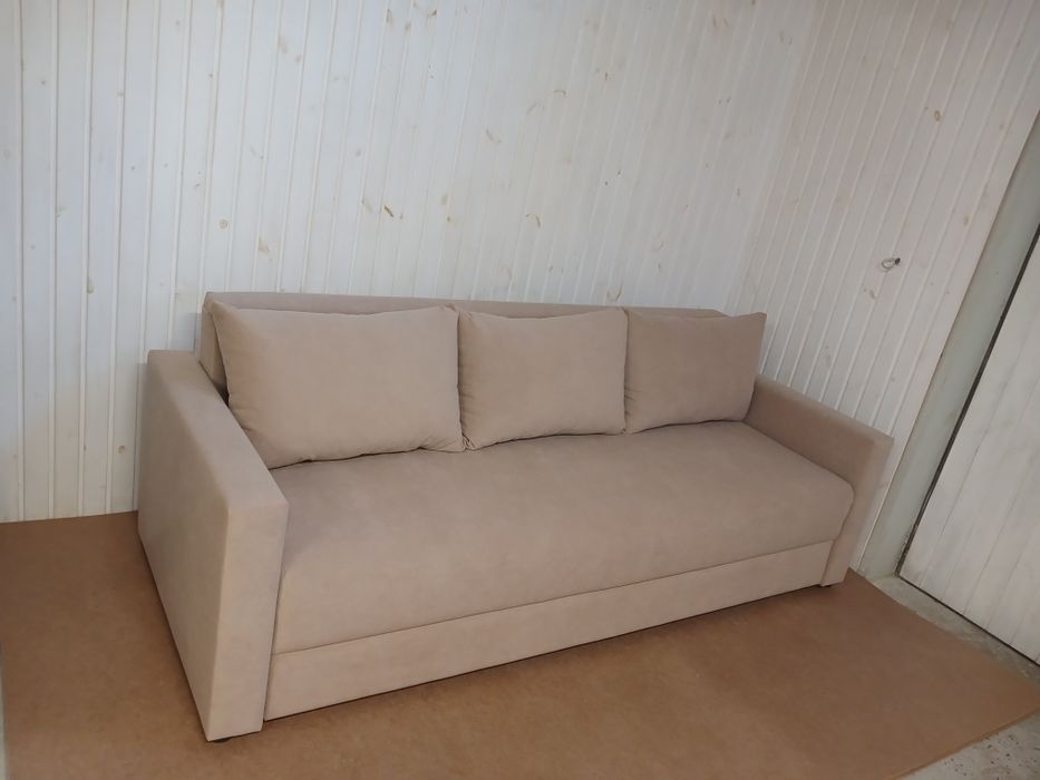 В тканині антикіготь миюча. Нові дивани.