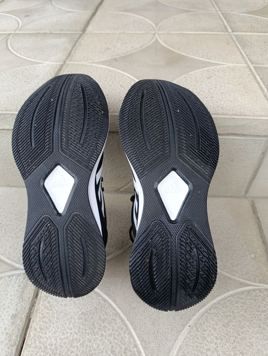 Продам жіночі кросівки Adidas Duramo 10