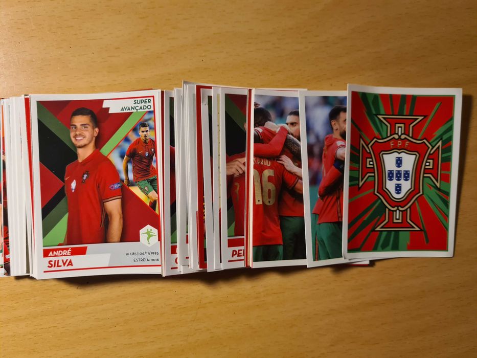 Coleção de 84 cromos da coleção da Seleção Nacional de Futebol