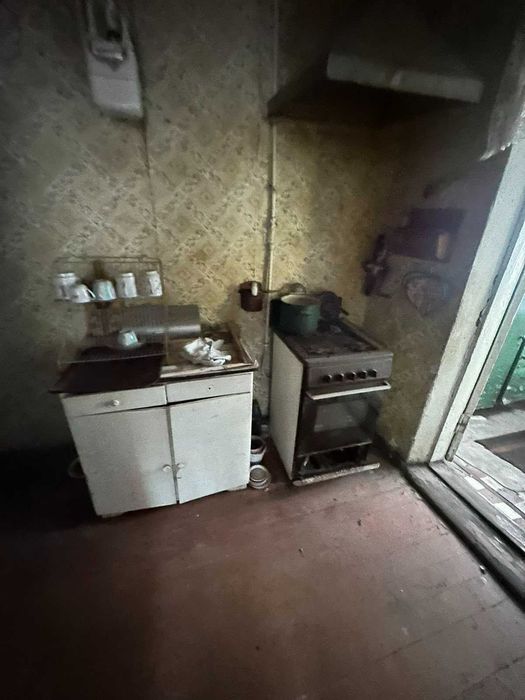 Частина будинку з власним входом, супер локація, мінімальне оформлення