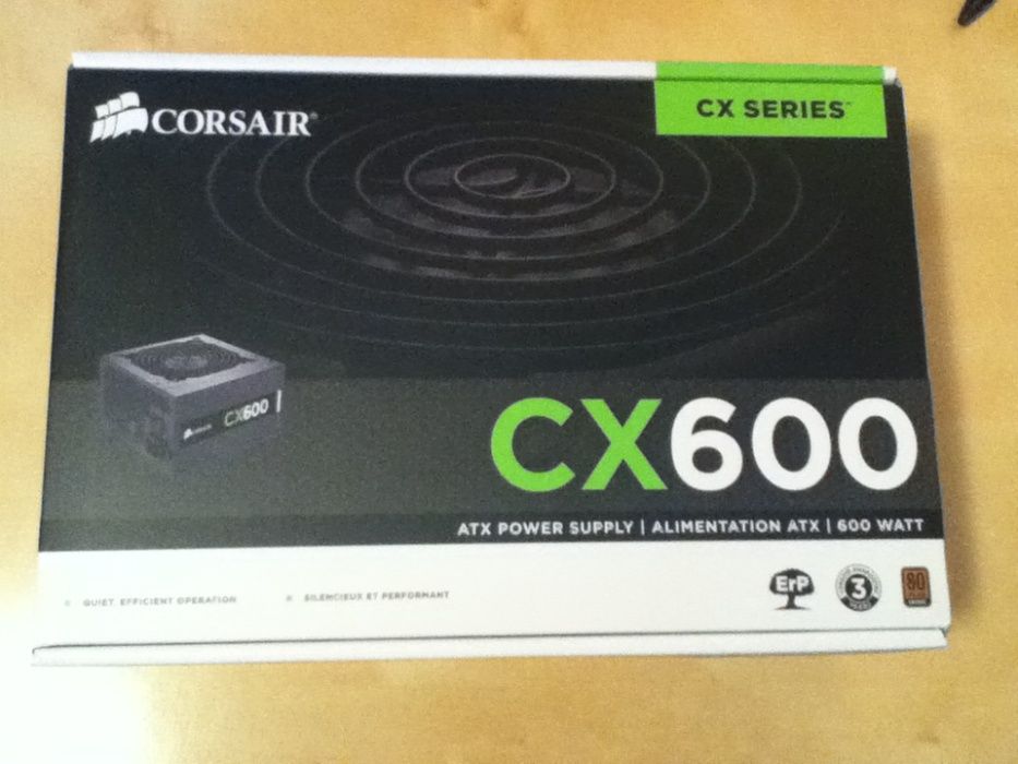 Fonte de Alimentação Corsair CX600 80+ Eficiente e Silenciosa