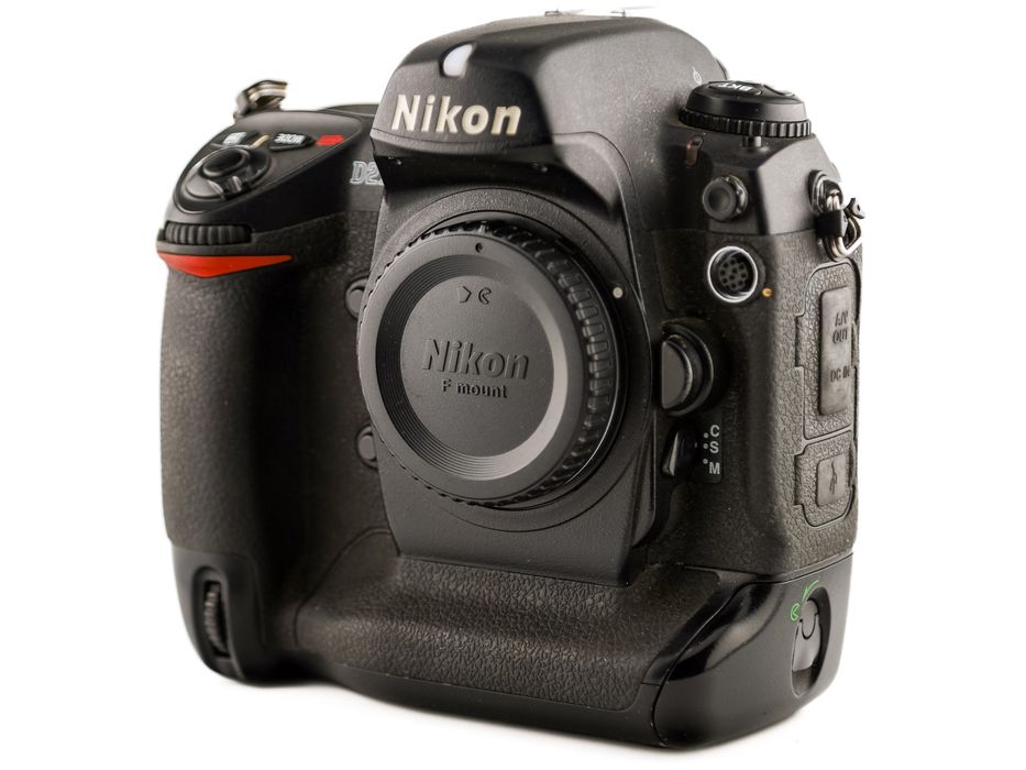 Lustrzanka Nikon D2x z ładowarką - przebieg 89790