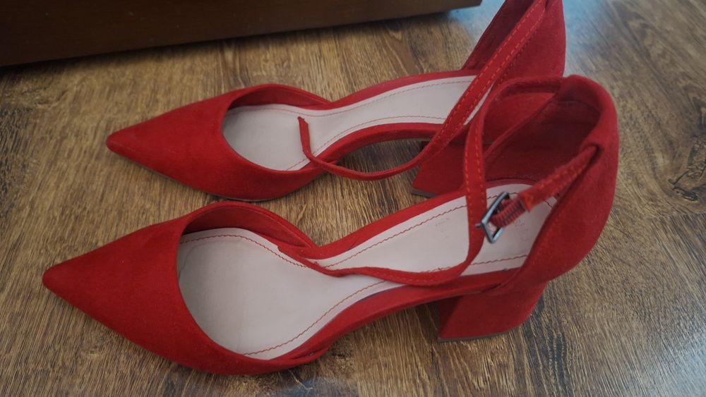 Продам босоніжки 39р.