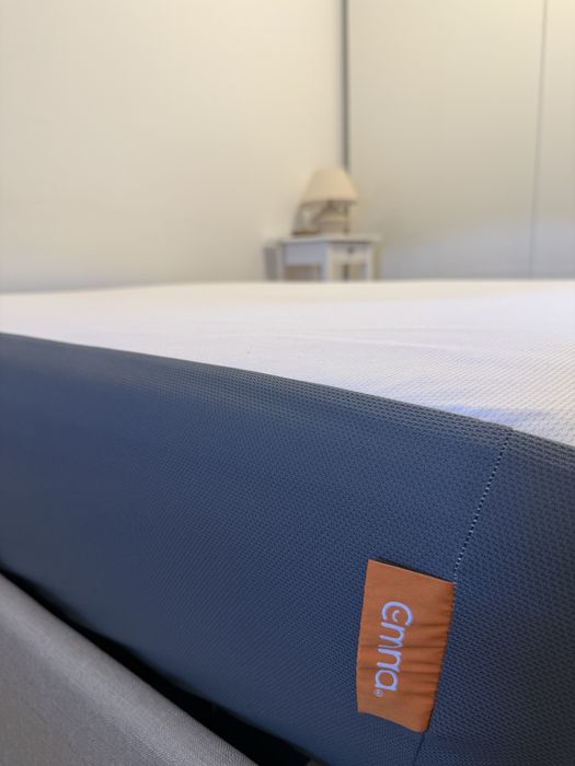 Cama bege de tecido