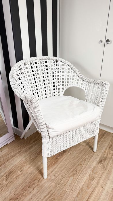 Fotel wiklinowy IKEA bialy