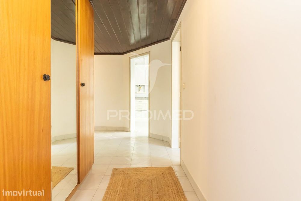 Apartamento T2 com 2 Marquises ,4 Caminhos em Setúbal.