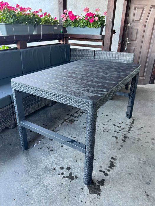 Narożnik ogrodowy z stolikiem technorattan