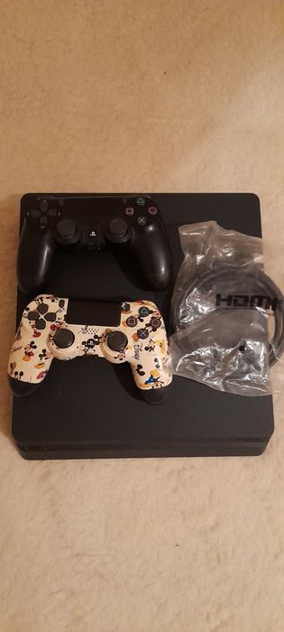 Ps 4 slim 2.5TB dysk,dwa pady,pudełko,kable+biblioteka gier