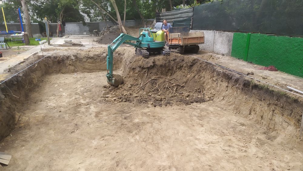 Бассейн ,Аренда мини экскаватора и мини самосвала. Оренда