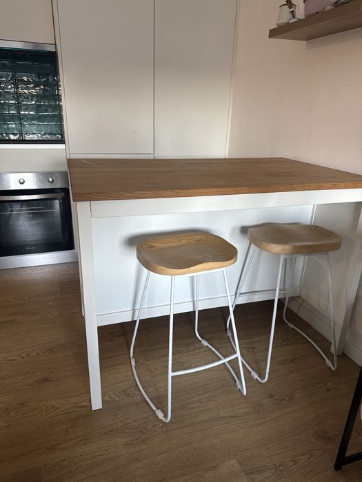 Ilha de cozinha branca-bege/carvalho