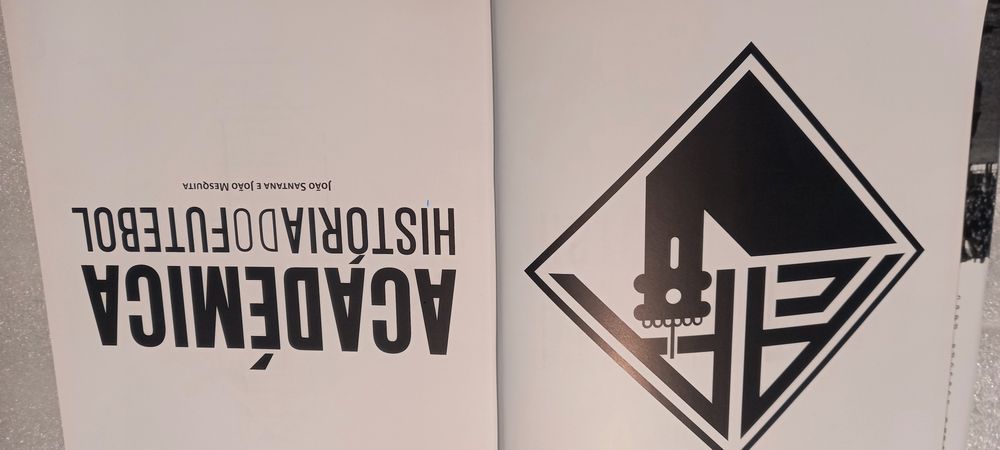 Livro  Académica,  história do futebol  da cidade de Coimbra.
