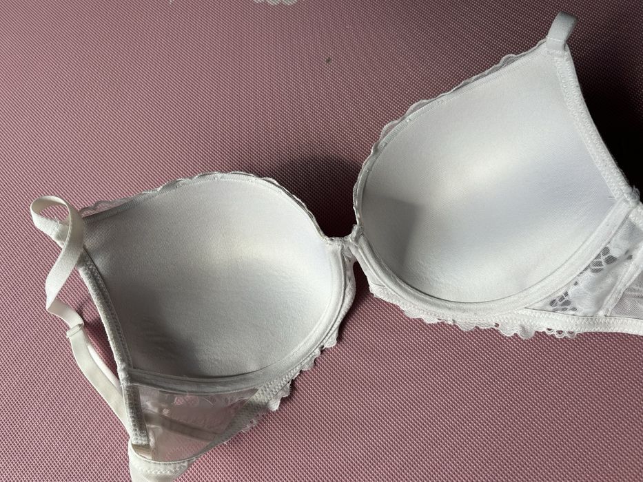 Biały koronkowy biustonosz push up H&M 70D stanik