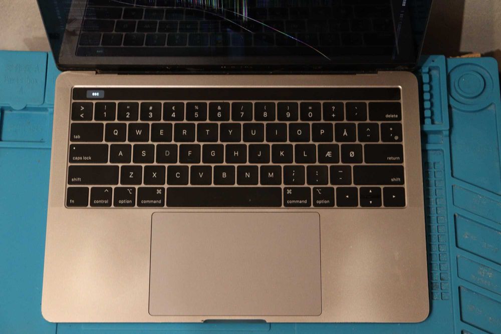 MacBook Pro A1989 (EMC 3214) na części / do naprawy