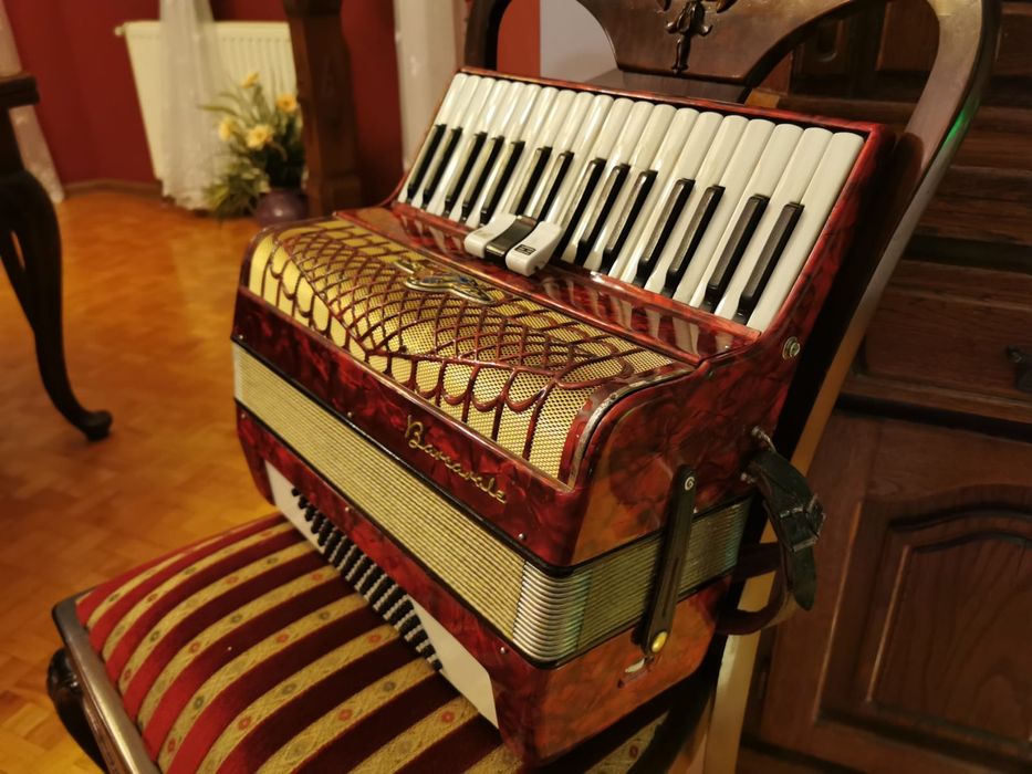 Akordeon Weltmeister Barcalore 72 basy z futerałem