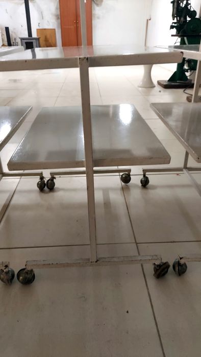 Carrinhos de transporte de peças