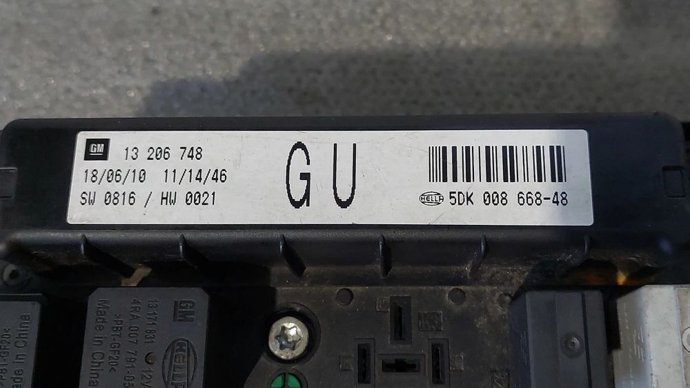 Caixa fusíveis / SAM / BSI OPEL Astra H GTC (L08)