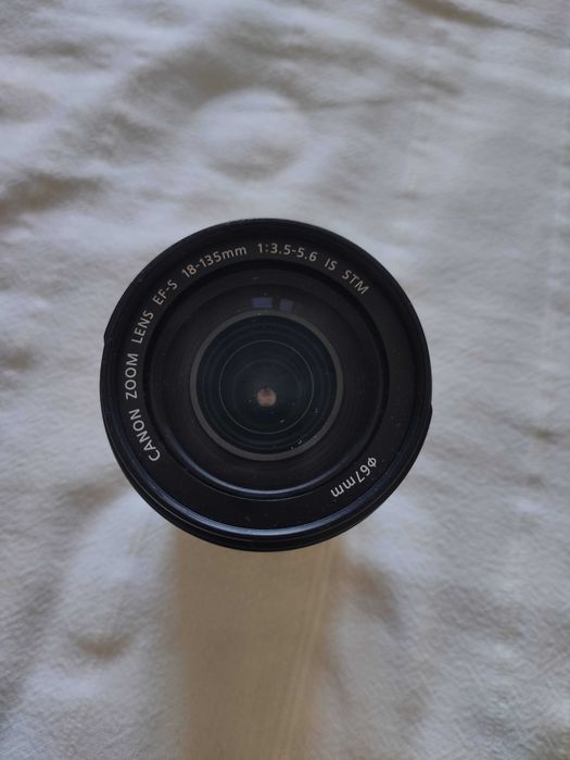 Objetiva Canon EF-S 18-135mm f/3,5-5.6 IS STM