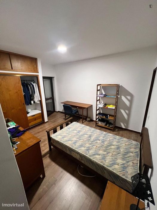 Quarto - localizado em Montes Claros Coimbra