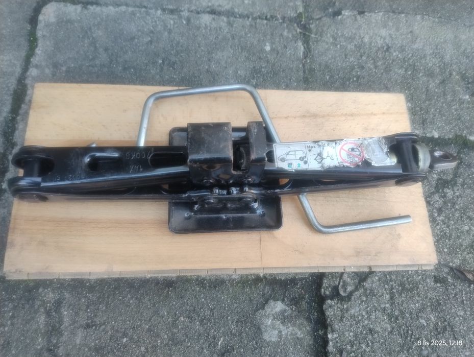 Podnośnik lewarek samochodowy