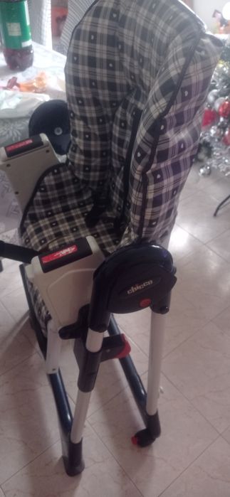 Cadeira de refeição vs espreguiçadeira bebé