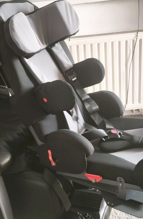 Sprzedam fotelik samochodowy dla  niepełnosprawnego dziecka  HERNIK