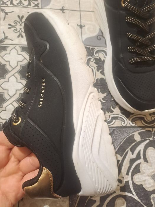 Продам дитячі скечерси на дівчинку,