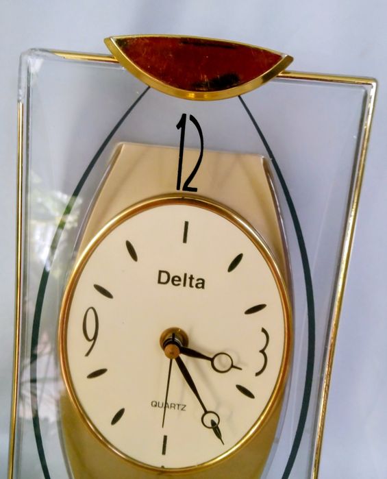Часы настенные ( настольные)  Delta 777