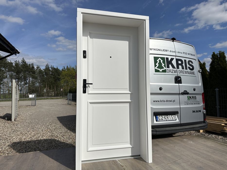 Drzwi wejścioweklatkowe drewniane z ościeżnica na całą grubosc sciany