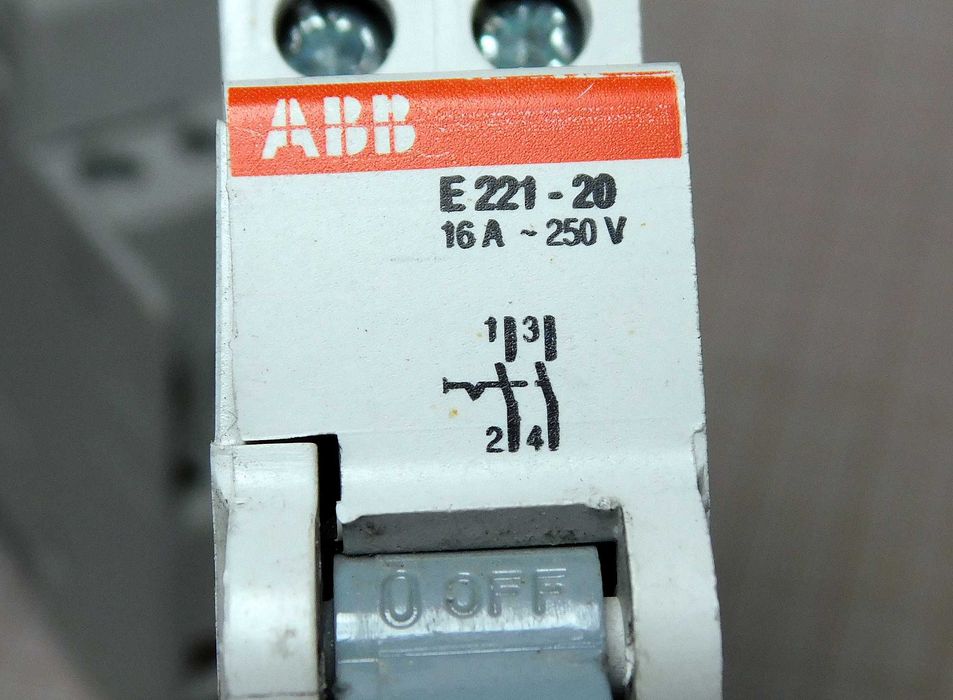 Wyłącznik Bezpiecznik 16A E221-20 ABB [K6]6 cena 2 sztuk