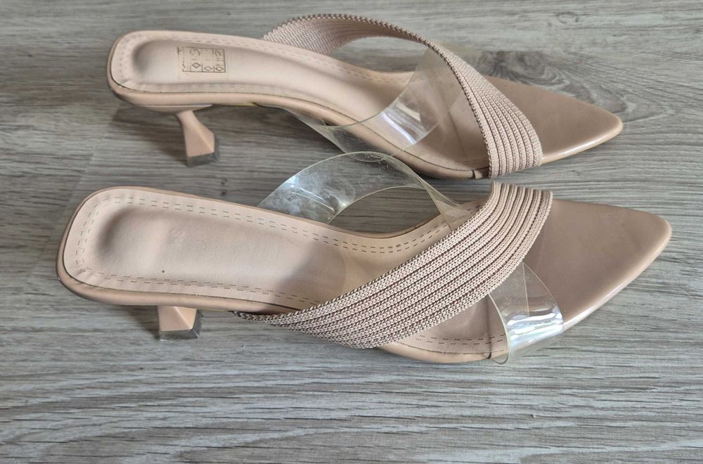 Letnie klapki na szpilce z materiałowym paskiem r. 39 czółenka sandały