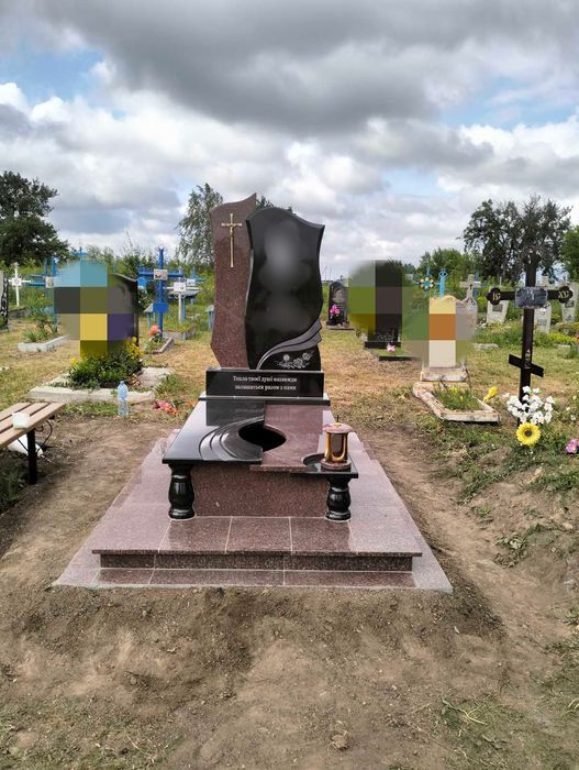 Пам'ятники. Гранітні вироби. Виготовлення пам'ятників, встановлення.