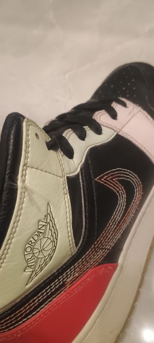 Nike air Jordan 1 mid glow in the dark
