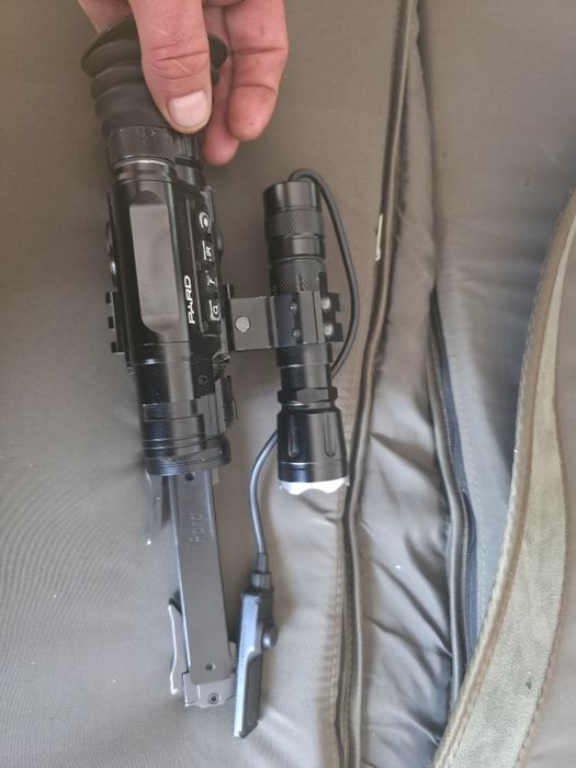 Pard NV008 z doświetlaczem