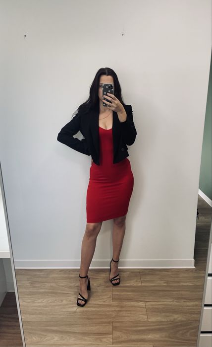 Klasyczna czerwona obcisła sukienka rozmiar XS