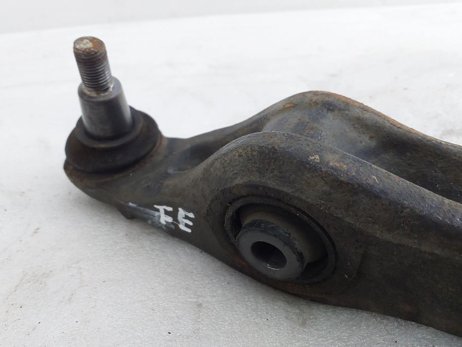 Braço de suspensão frente esquerdo VOLKSWAGEN Touareg (7L)