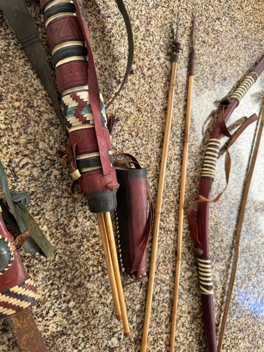 Espada arco feito artesanal de tribo da Tanzania