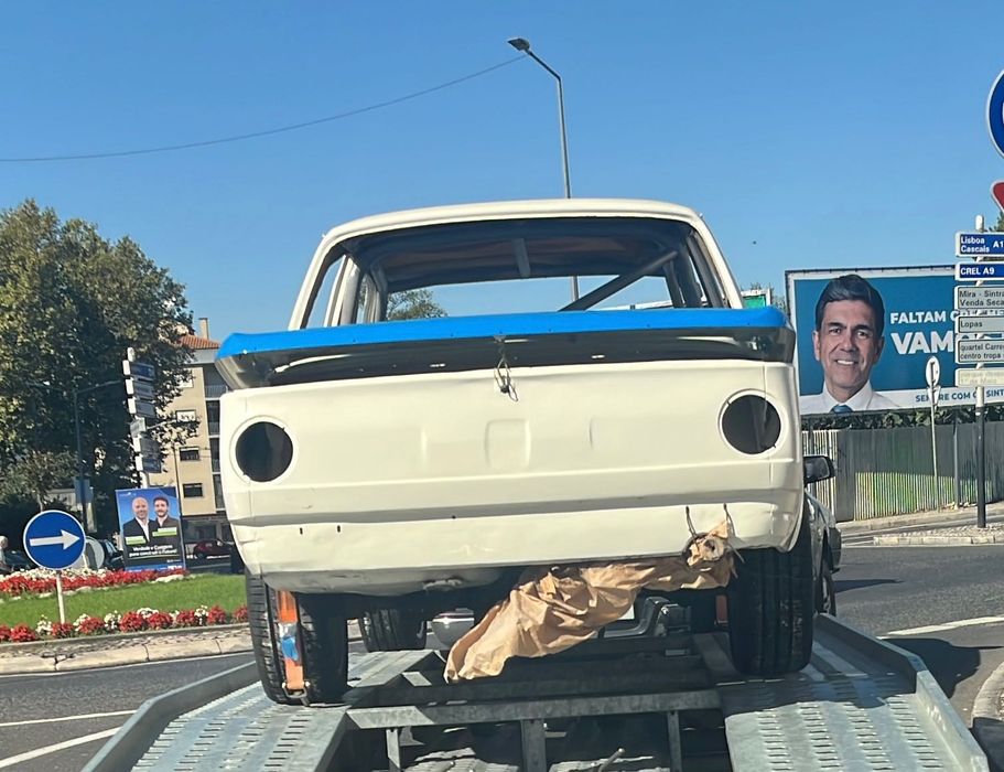 Bmw 2002 - carroceria reparada