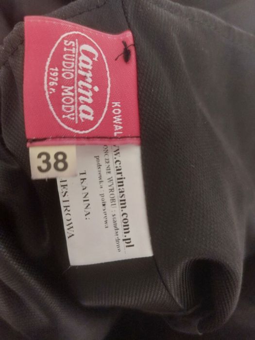 Vestido de festa preto com decote em V