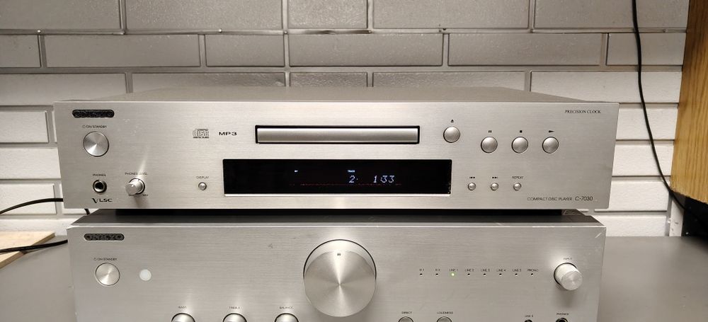 Odtwarzacz CD , Wzmacniacz ONKYO  a 9010. Optical