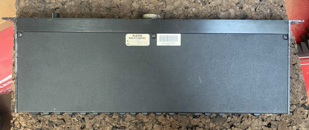 Módulo para bateria eletrónica - Alesis D4
