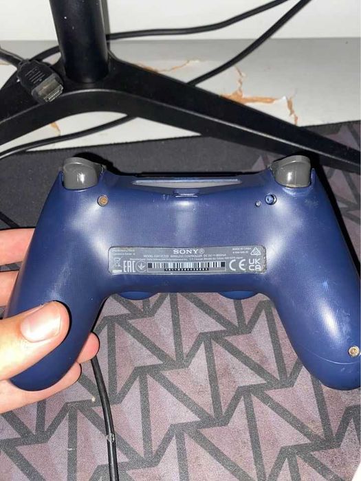 PS4 COM COMANDO COMO NOVA