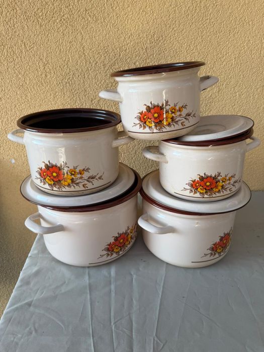 Emaliowane zestaw garnkow