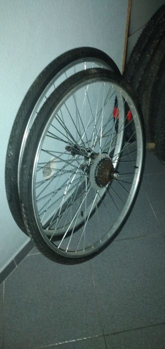 Rodas 28X completas 40,€ / Outras peças/ Topkaise várias em Gondom