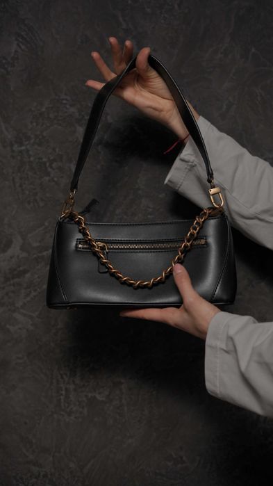 Сумка чорна GUESS
