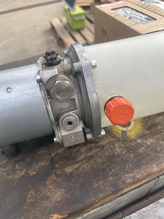 Pompa hydrauliczna HPI silnikiem 24 V