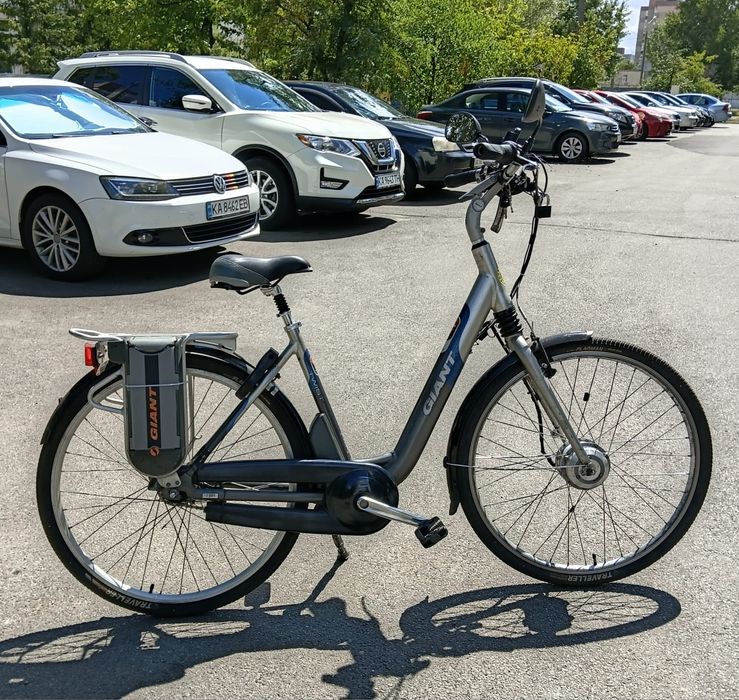 Продам оригинальный електровелосипед GIANT TWIST.