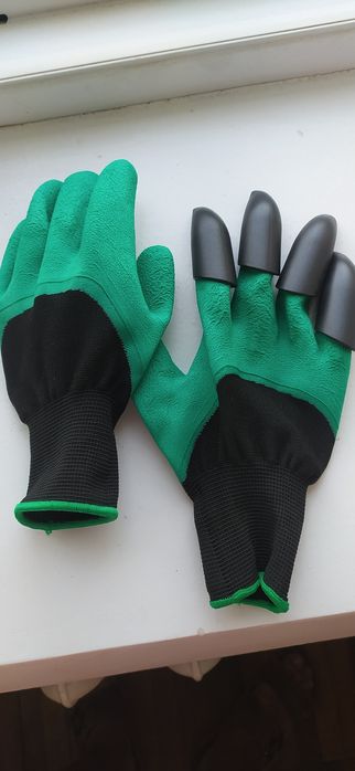 Садові рукавички з кігтями