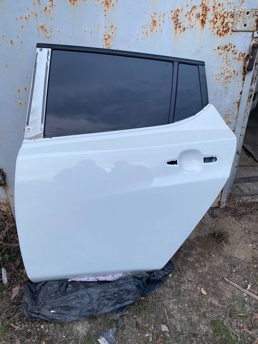 Продам дверь передняя левая nissan leaf 2