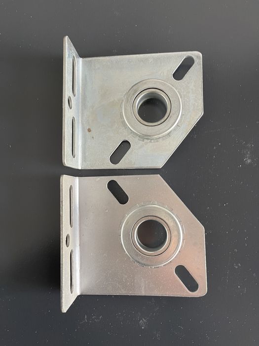 Podpora garażowa bramy segmentowej z łożyskiem