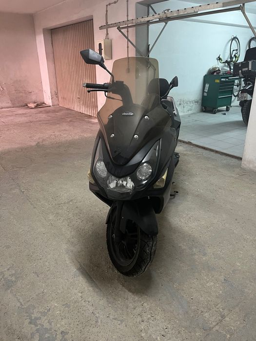 Daelim 125 fi só com 8200km